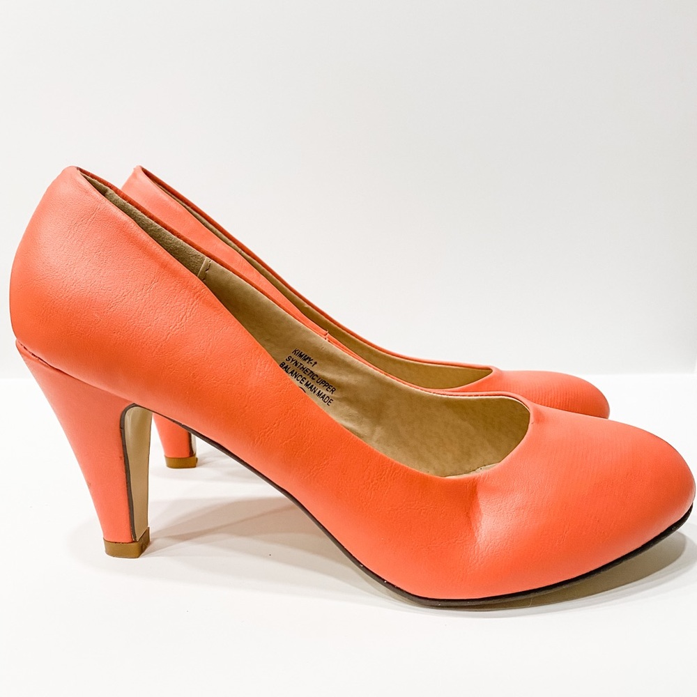 Chase & Chloe Closed Toe Pumps